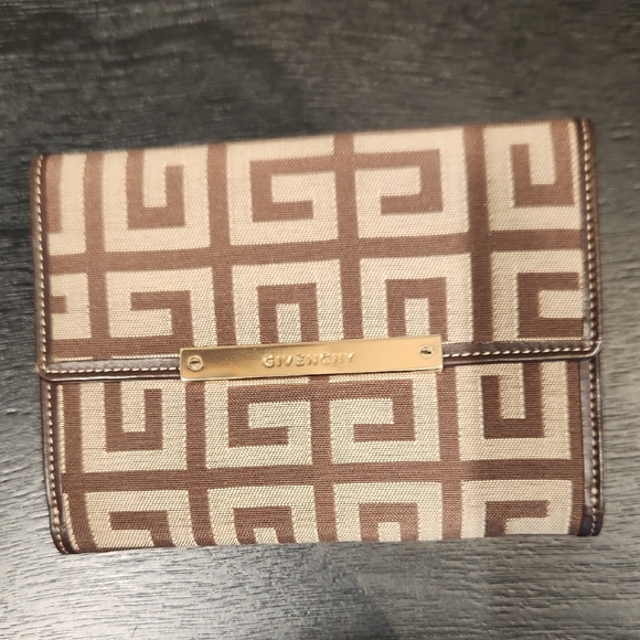 EUC Givenchy Monogram Beige & Brown Geometric Compact Wallet